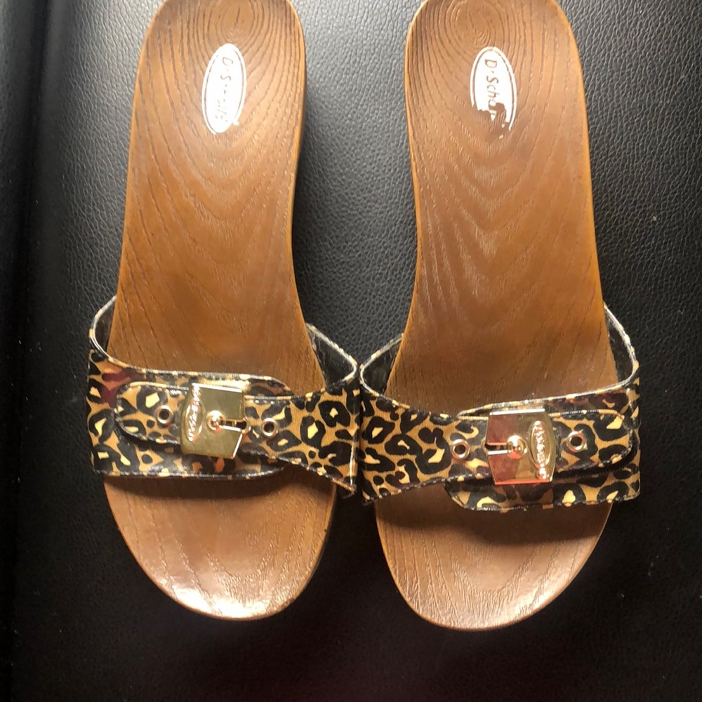 Dr School’s slip on sandals size 6